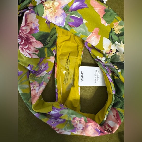 EXPRESS Body Contour Swim Set in Floral Size S 86 - Picture 6 of 10